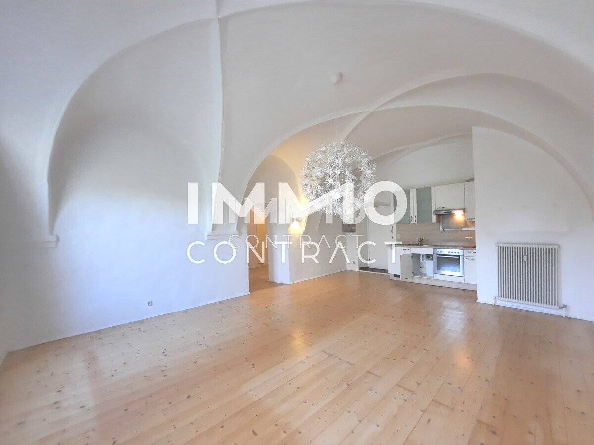 3-room apartment at Stadtplatz with large terrace also suitable as flatshare
