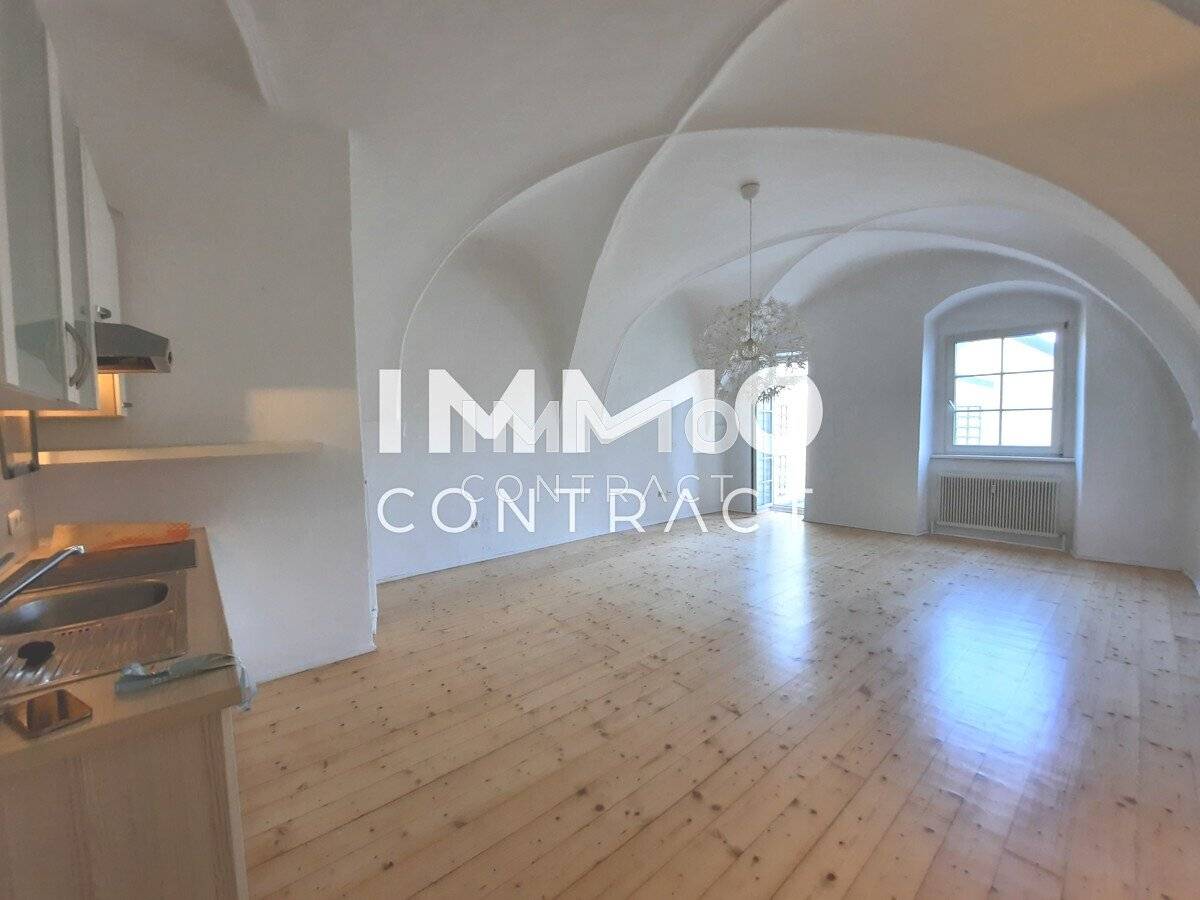 3-room apartment at Stadtplatz with large terrace also suitable as flatshare