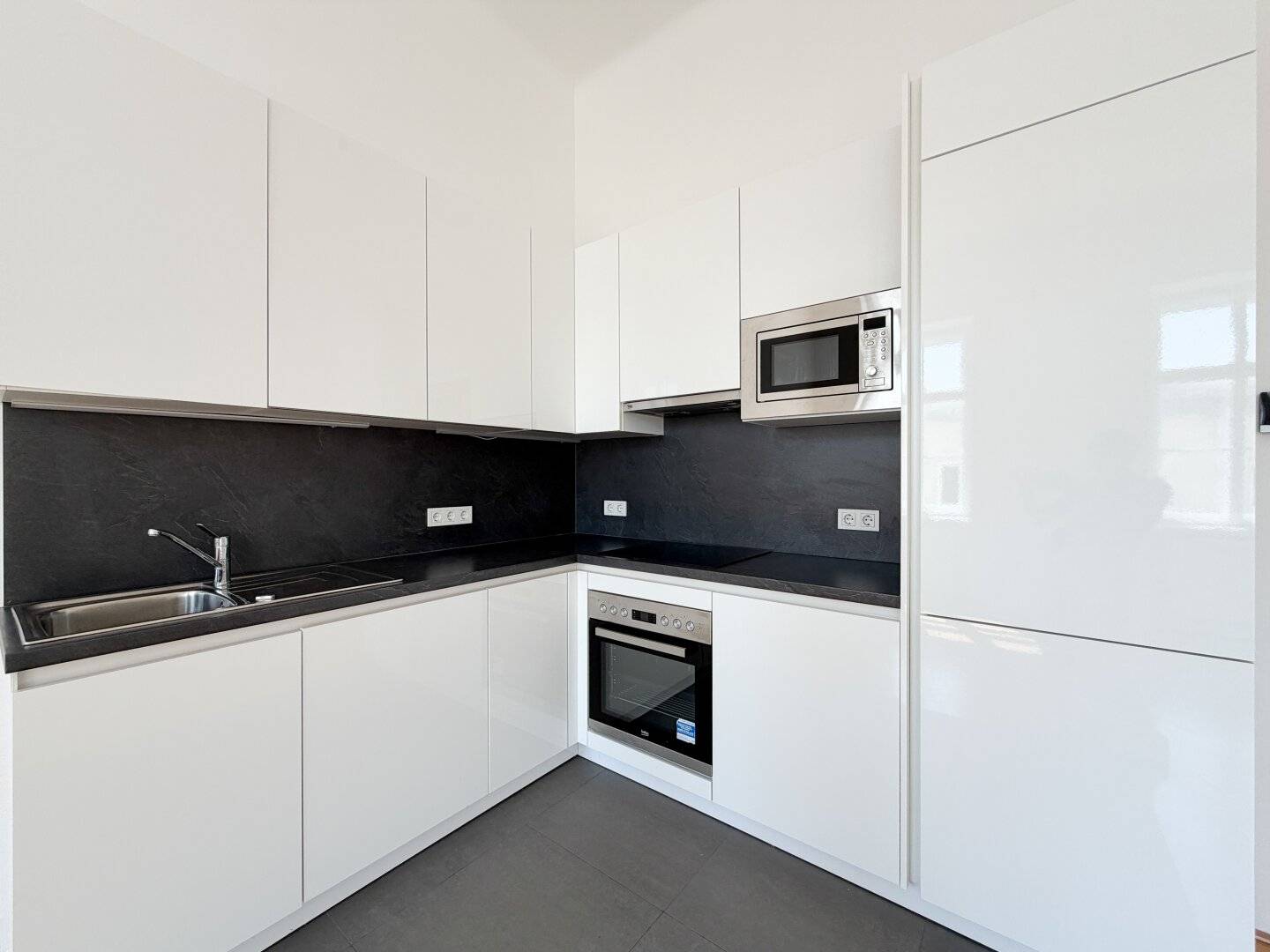 NEAR U-BAHN "MEIDLING": Historic apartment in courtyard location | Eat-in kitchen | Elevator