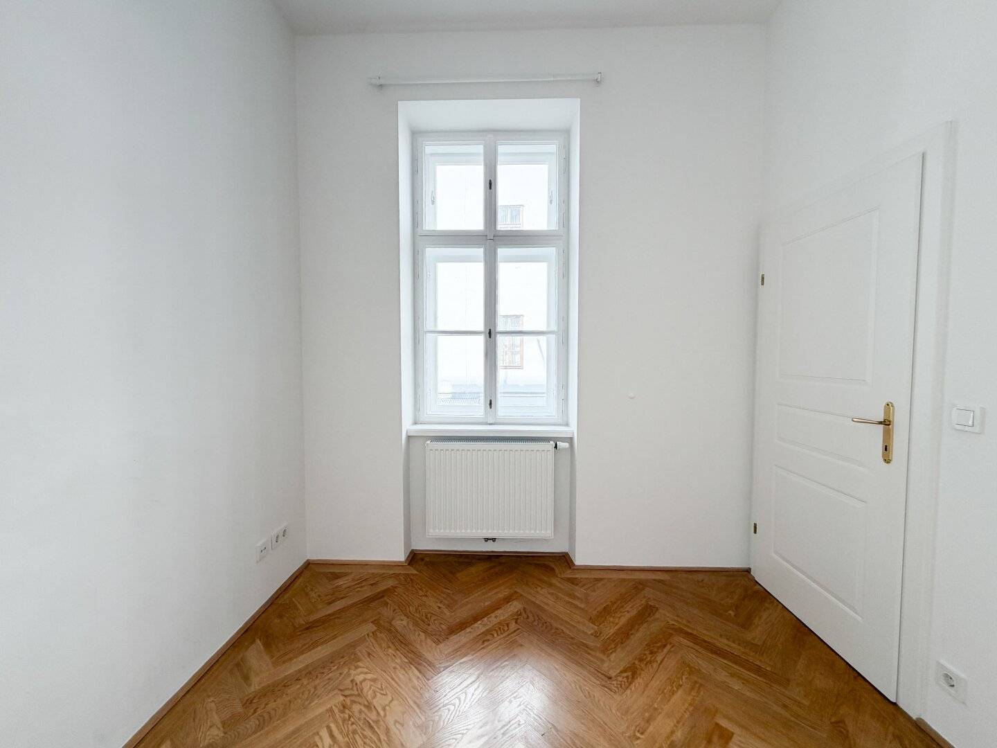 NEAR U-BAHN "MEIDLING": Historic apartment in courtyard location | Eat-in kitchen | Elevator