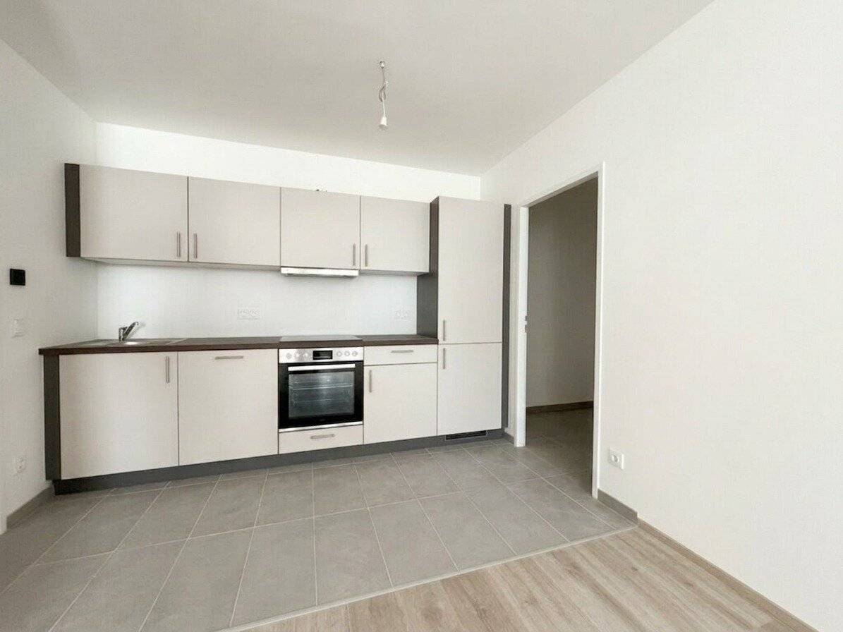 Quiet 2-room first occupancy with cooling and excellent access to U4 U6