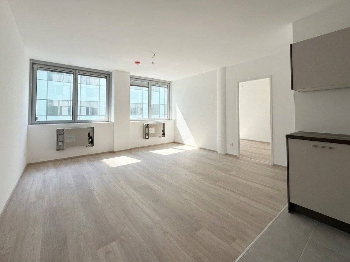Directly next to U4/U6: Cooled 2-room first occupancy