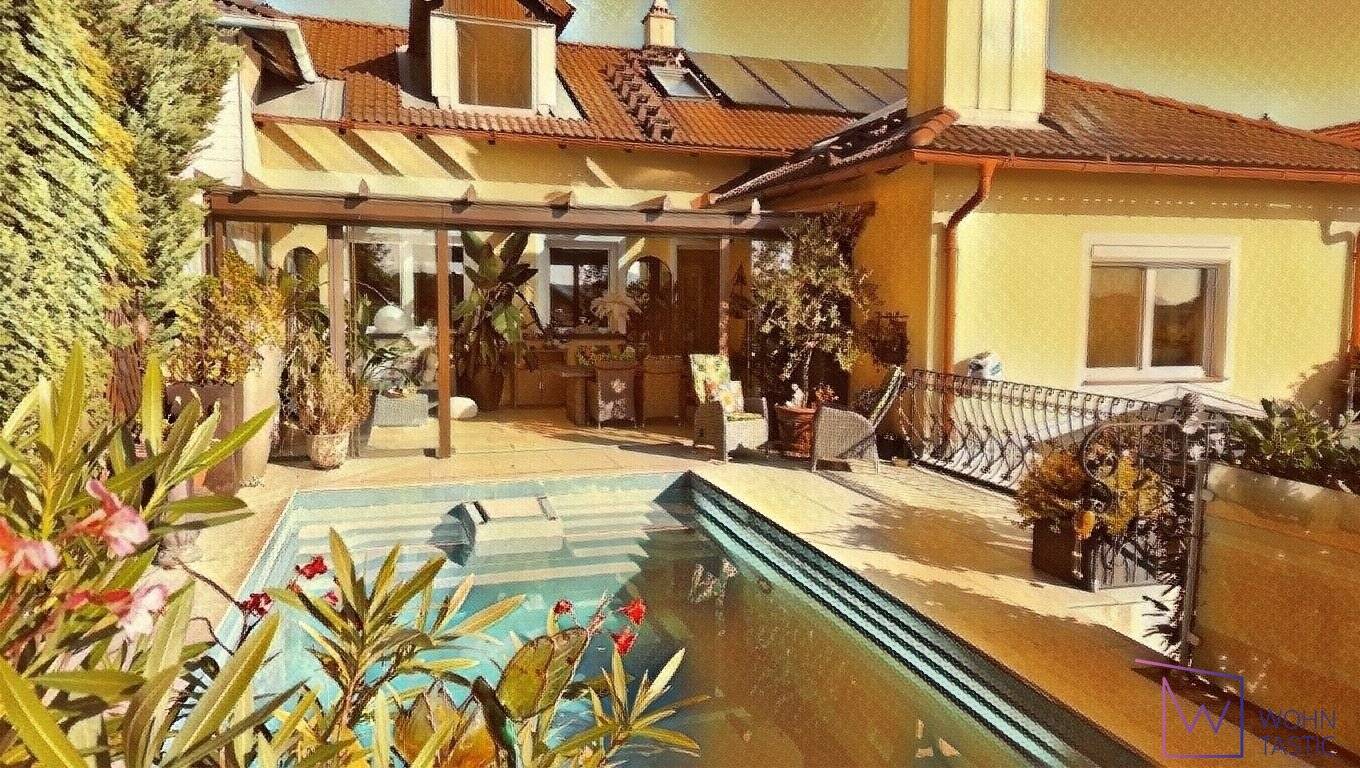 COMMISSION-FREE! Completely renovated 360 m² country house with distant view, pool &amp; jacuzzi