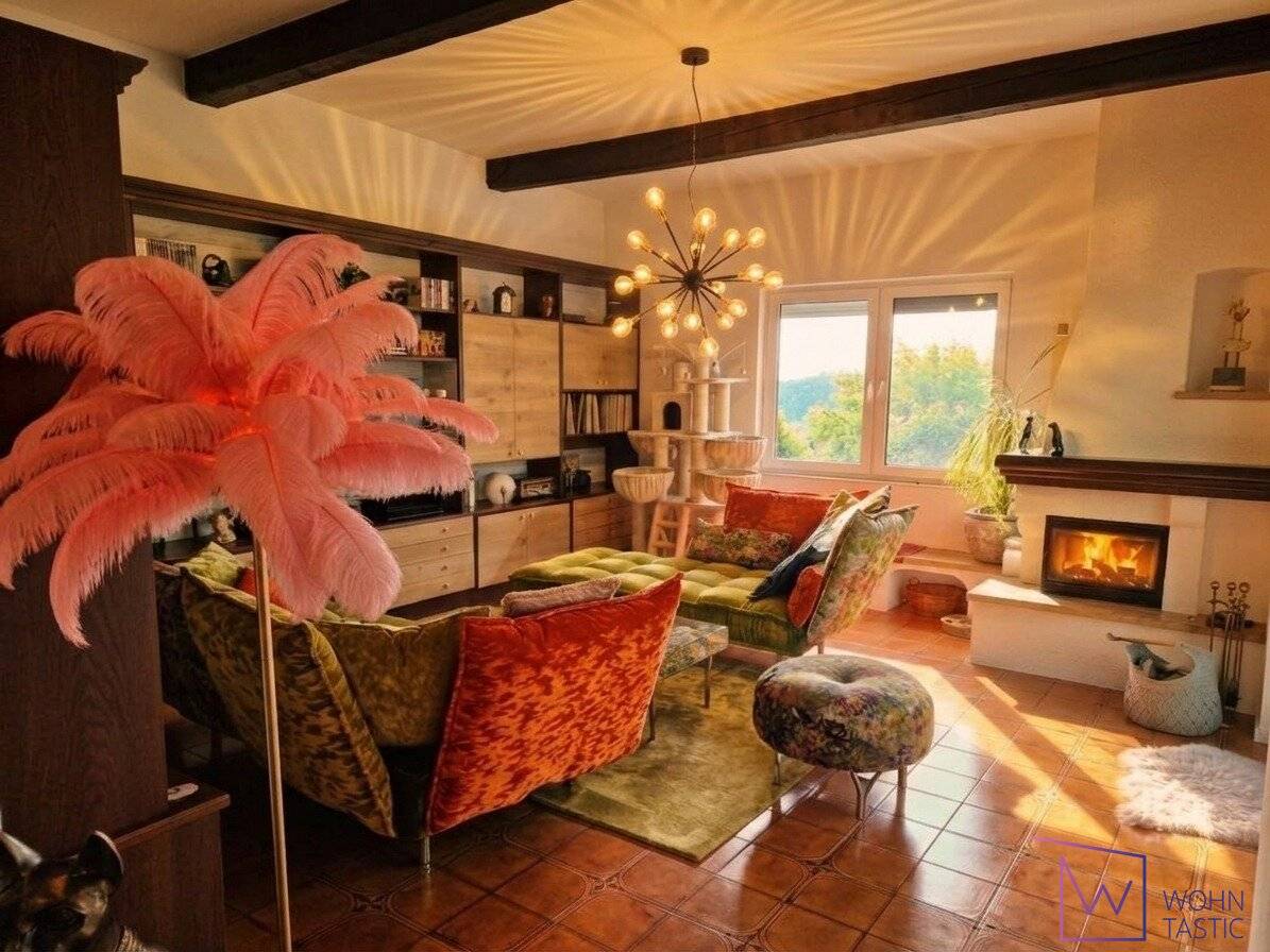 COMMISSION-FREE! Completely renovated 360 m² country house with distant view, pool &amp; jacuzzi