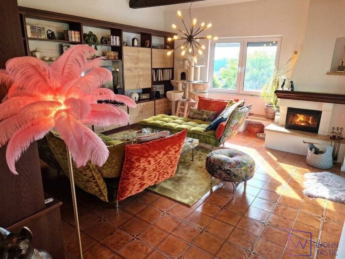 COMMISSION-FREE! Completely renovated 360 m² country house with distant view, pool &amp; jacuzzi