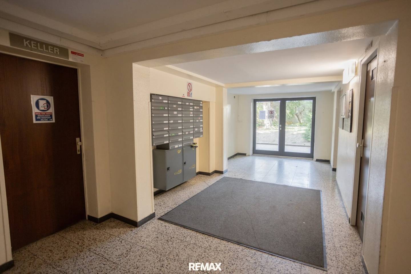 3-room apartment with 2 loggias in quiet courtyard location