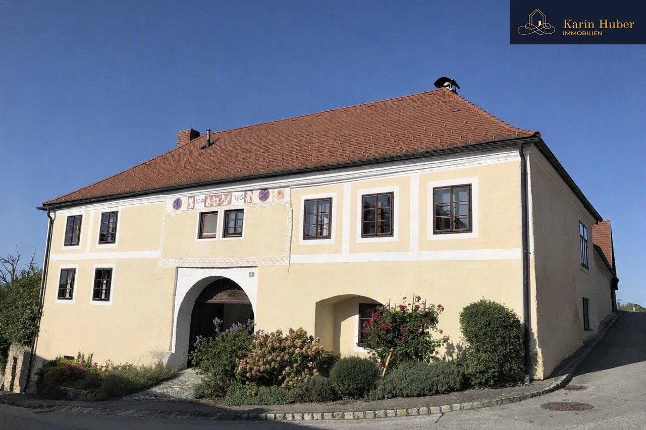 Cool oasis of tranquility - Historic estate with gentle view over the rolling hills of the Waldviertel