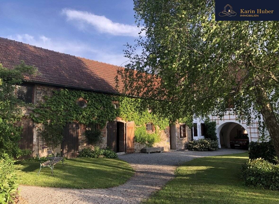 Cool oasis of tranquility - Historic estate with gentle view over the rolling hills of the Waldviertel