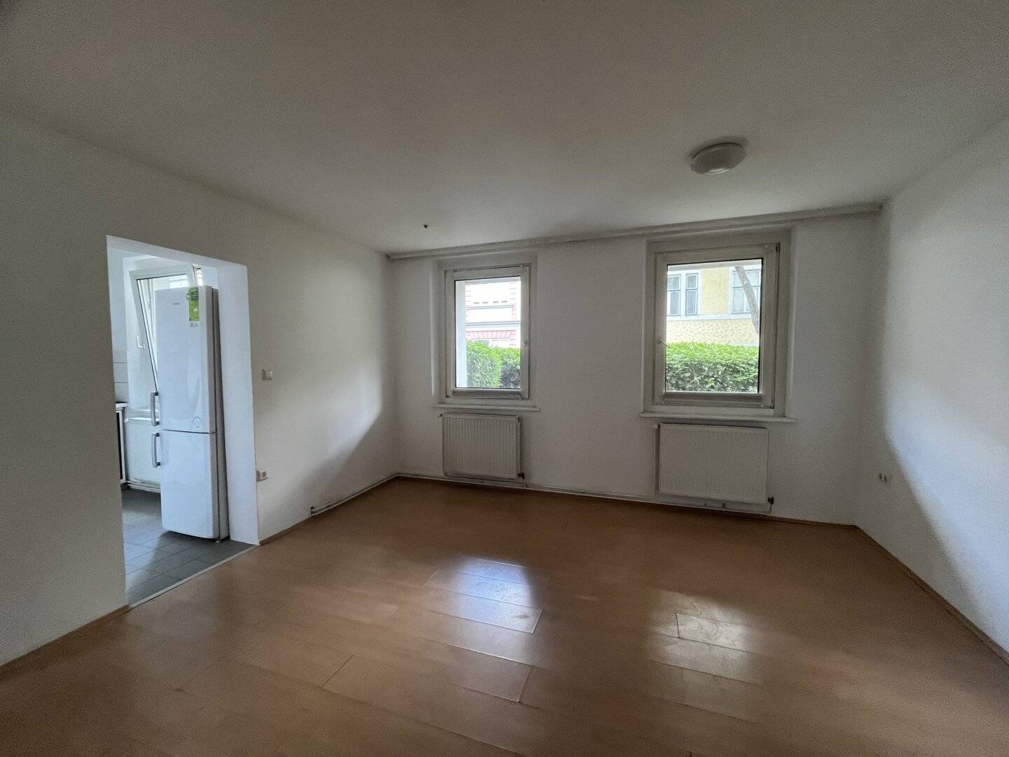 Living with view of greenery, 2-room ground floor apartment with garden use, 1130 Wien, near U4