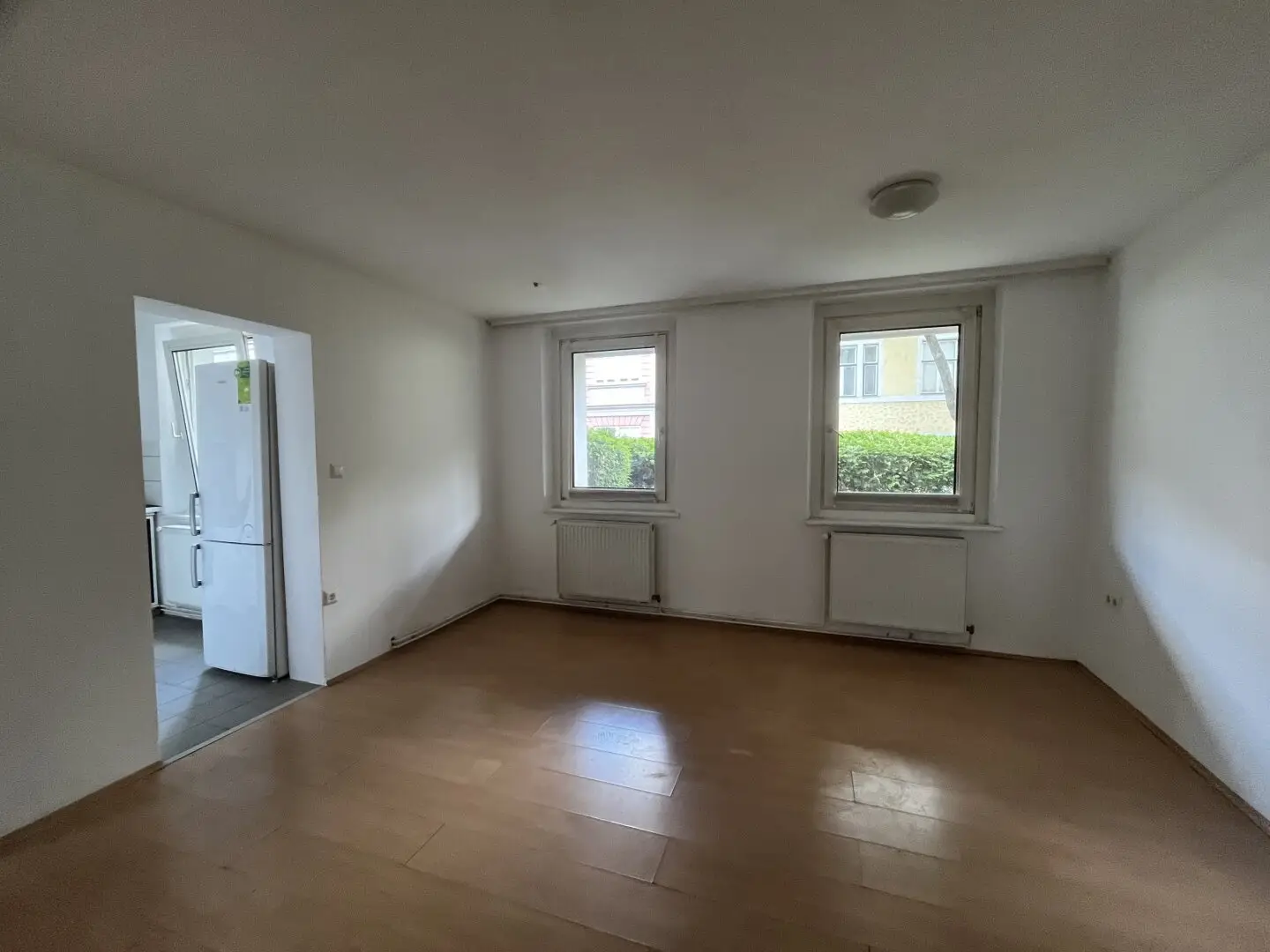 Wohnen mit Blick ins Grüne , 2-Zimmer Wohnung in EG mit Garten Nutzung, 1130 Wien, nähe U4.