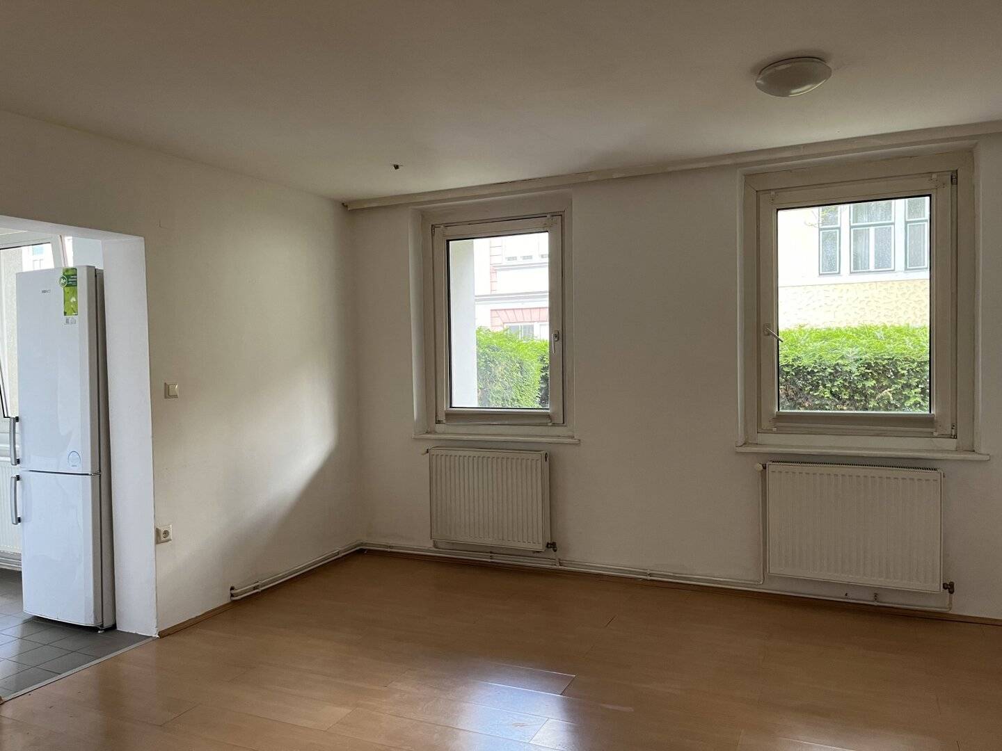 Living with view of greenery, 2-room ground floor apartment with garden use, 1130 Wien, near U4