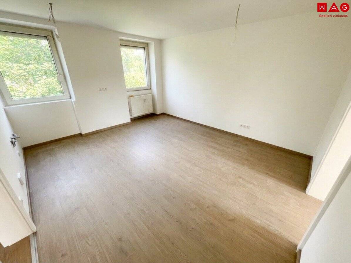 Sanierte 2-Zimmer Wohnung mit eigenem Garten!