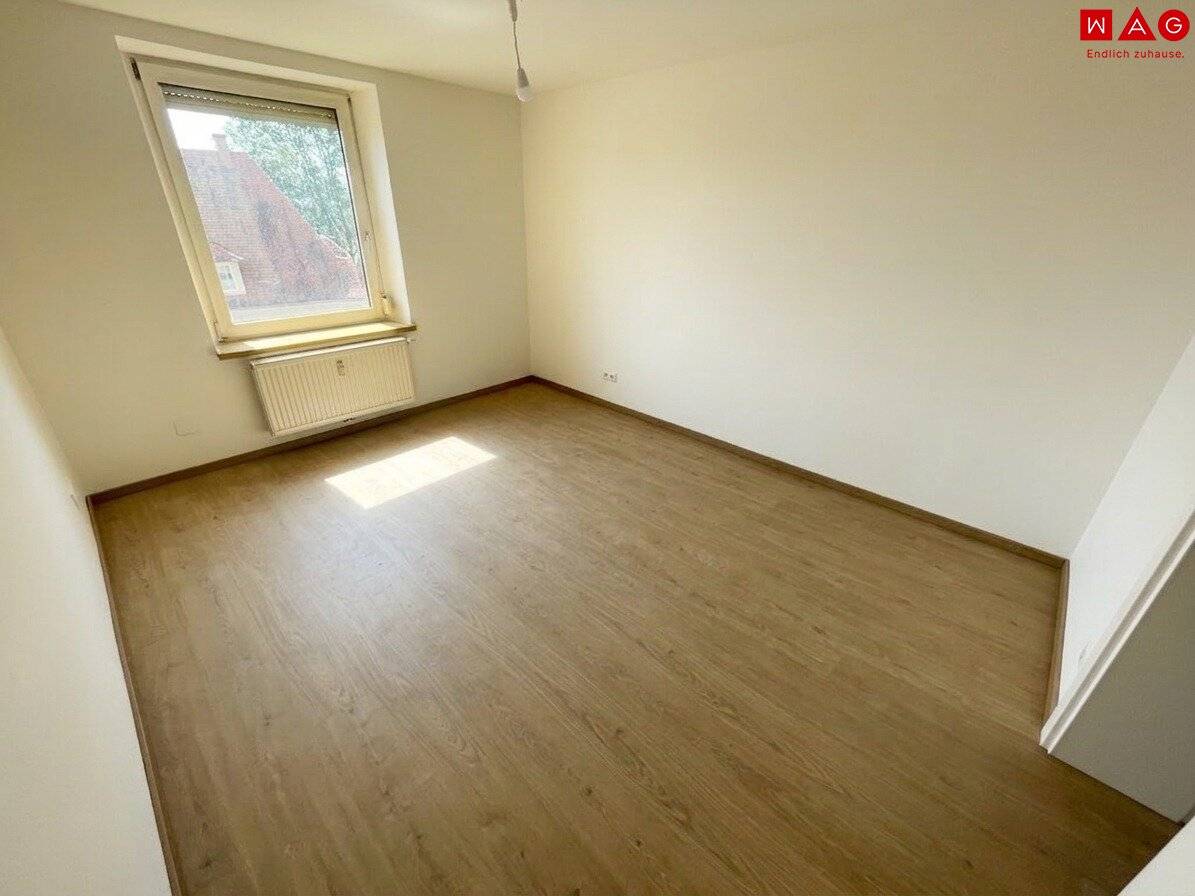 Sanierte 2-Zimmer Wohnung mit eigenem Garten!
