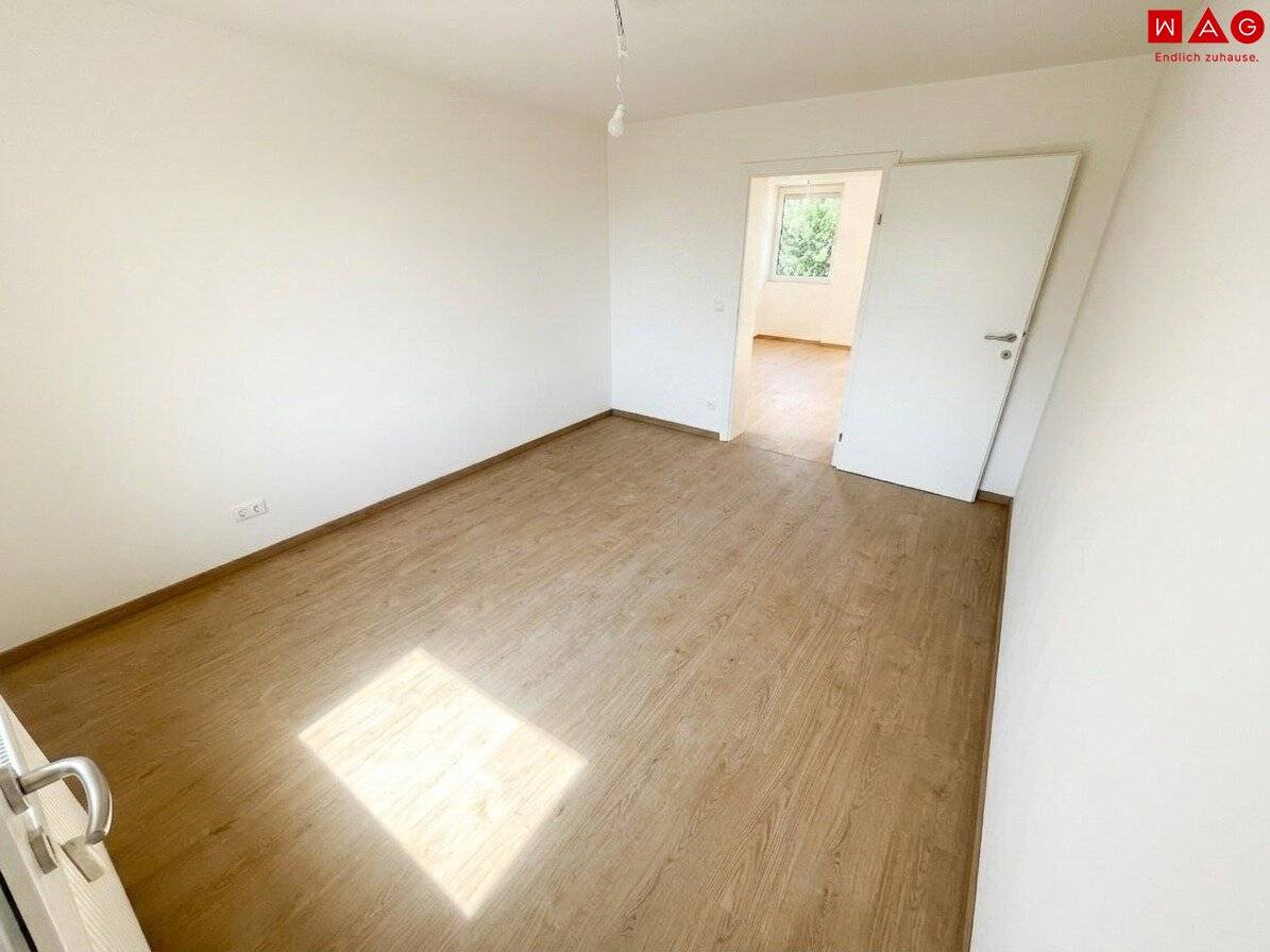 Sanierte 2-Zimmer Wohnung mit eigenem Garten!