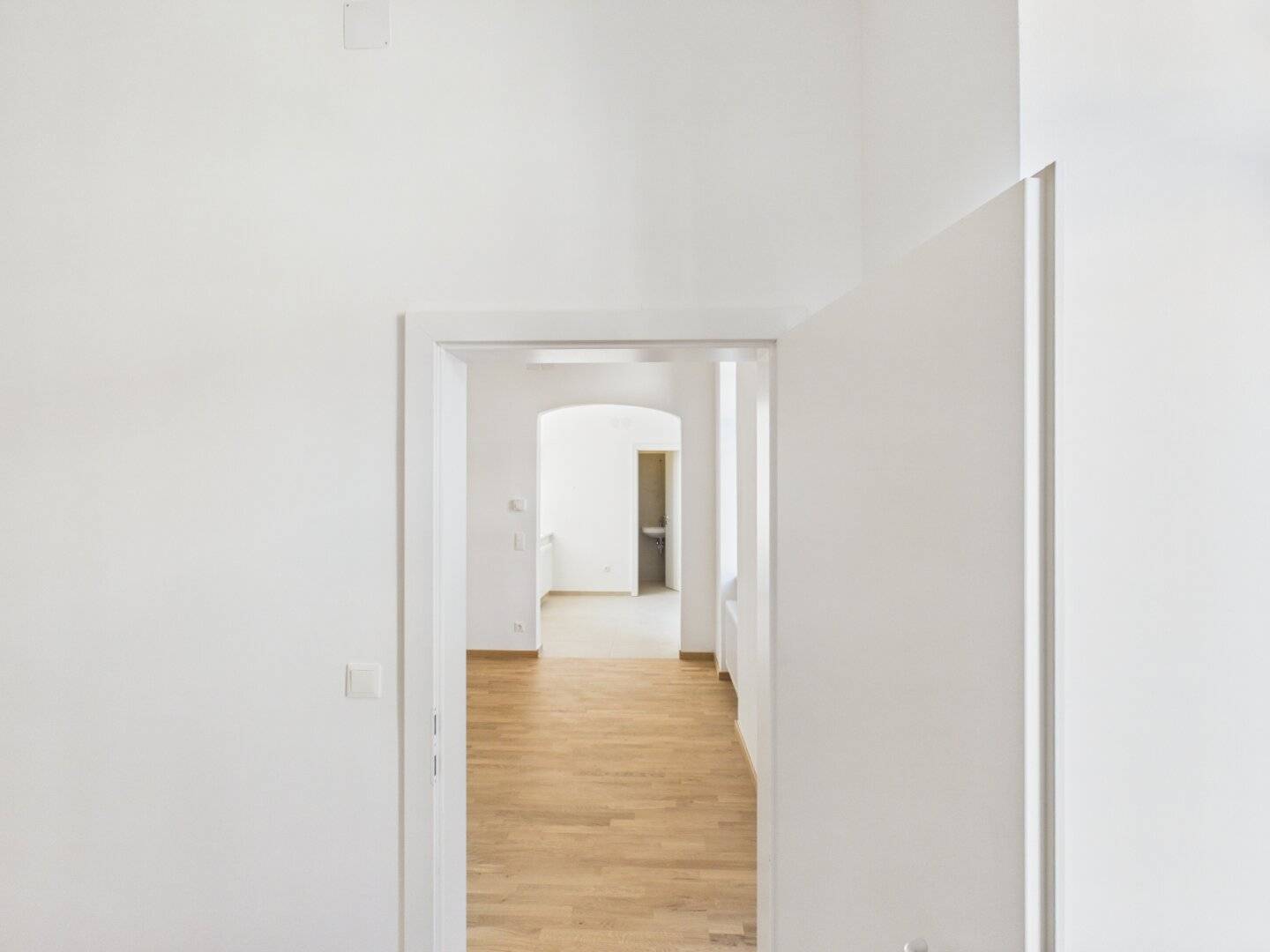 Freshly renovated 2-room apartment near the WU