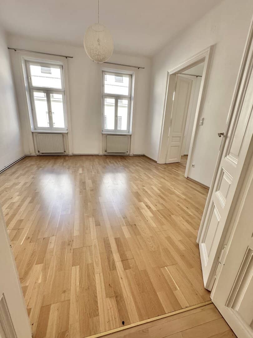 Unbefristete, schöne, sanierte Altbauwohnung mit separat begehbaren Zimmern in 1090 Wien, Liechtensteinstraße