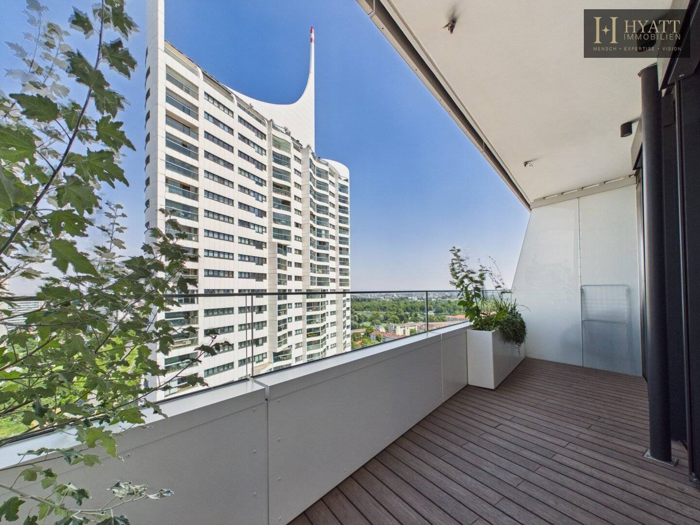 Danubeflats – Exklusive 2-Zimmer-Wohnung im höchsten Wohnhochhaus Österreichs mit zwei Balkonen, Spa und Blick auf die Neue Donau
