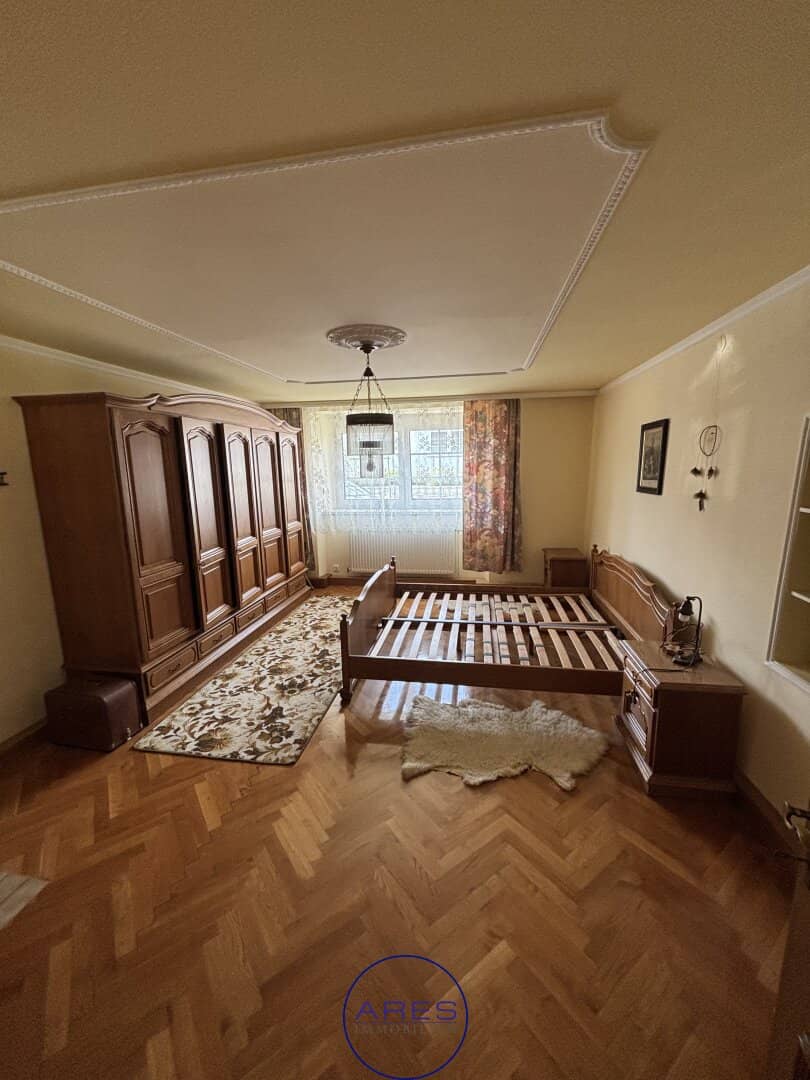 Gepflegtes Landhaus mit Pool und Nebengebäude bei Vitis