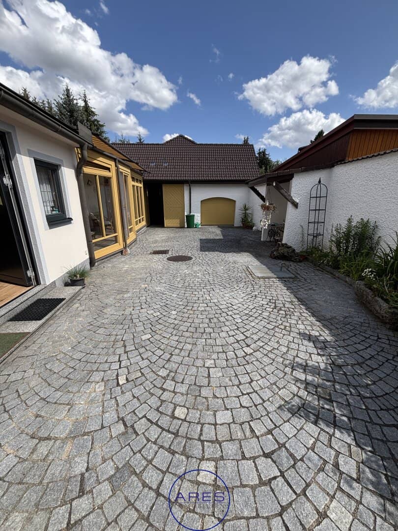 Gepflegtes Landhaus mit Pool und Nebengebäude bei Vitis