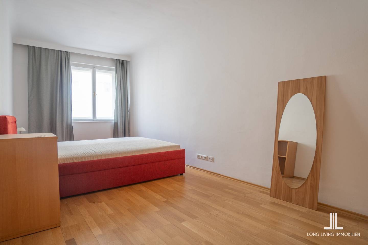 2-room apartment | U1 directly outside the door | Prime location near 1st district