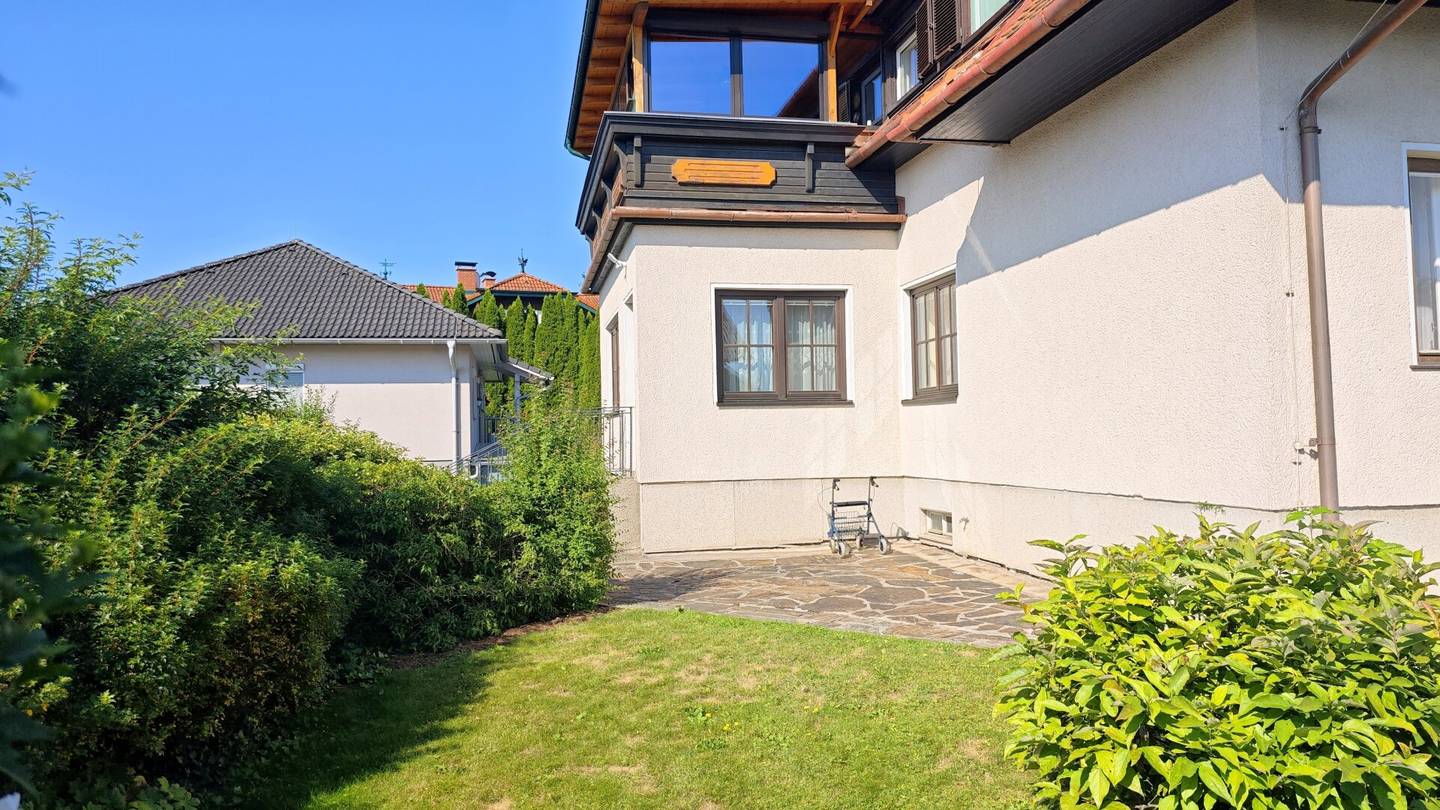 Viel Platz für die ganze Familie – rund 300 m² Wohnfläche und großer Garten!