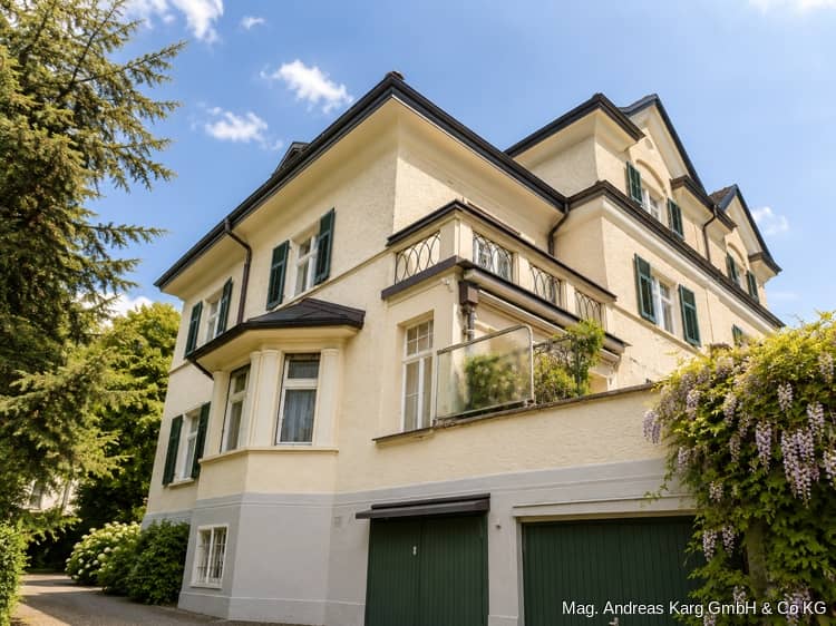 Denkmalgeschützte Familienwohnung mit Terrasse