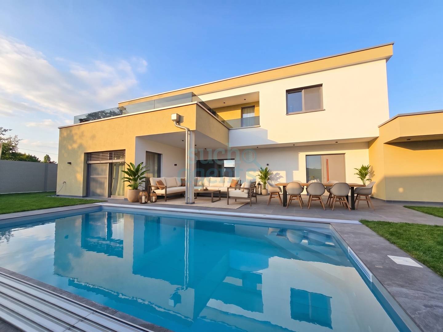 Neubauwohnung mit beheiztem Pool und großer Terrasse