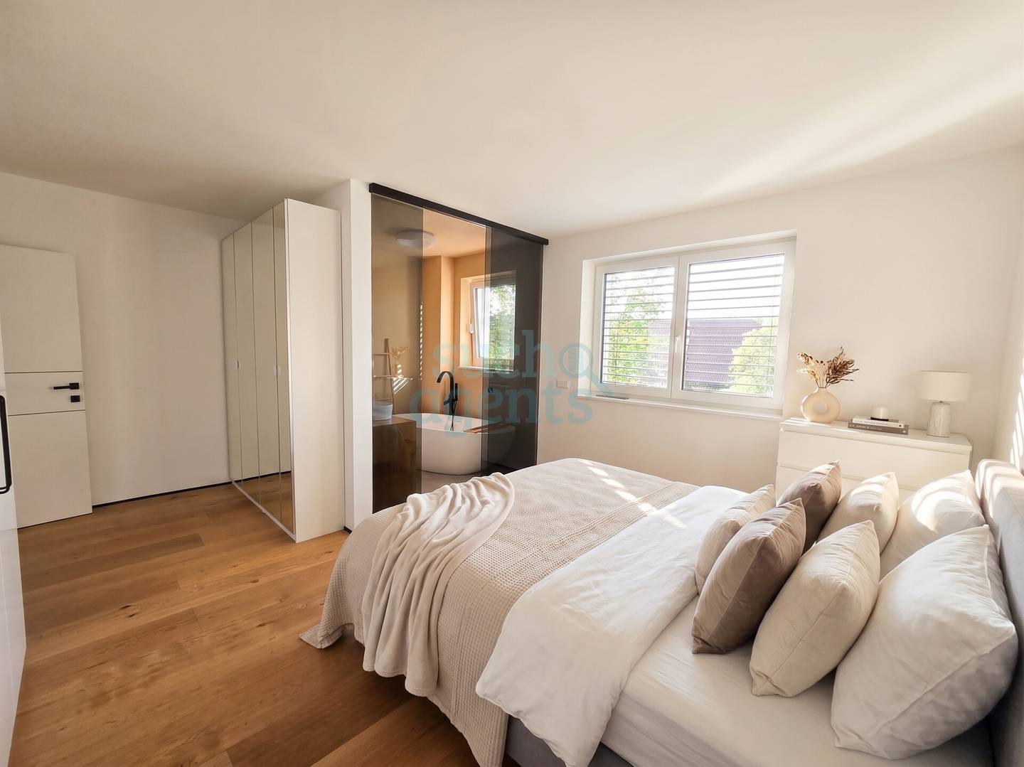 Neubauwohnung mit beheiztem Pool und großer Terrasse