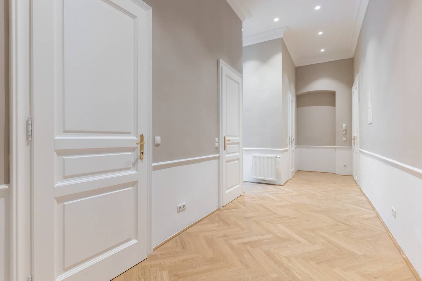 Altbauwohnung with private terrace and herringbone parquet