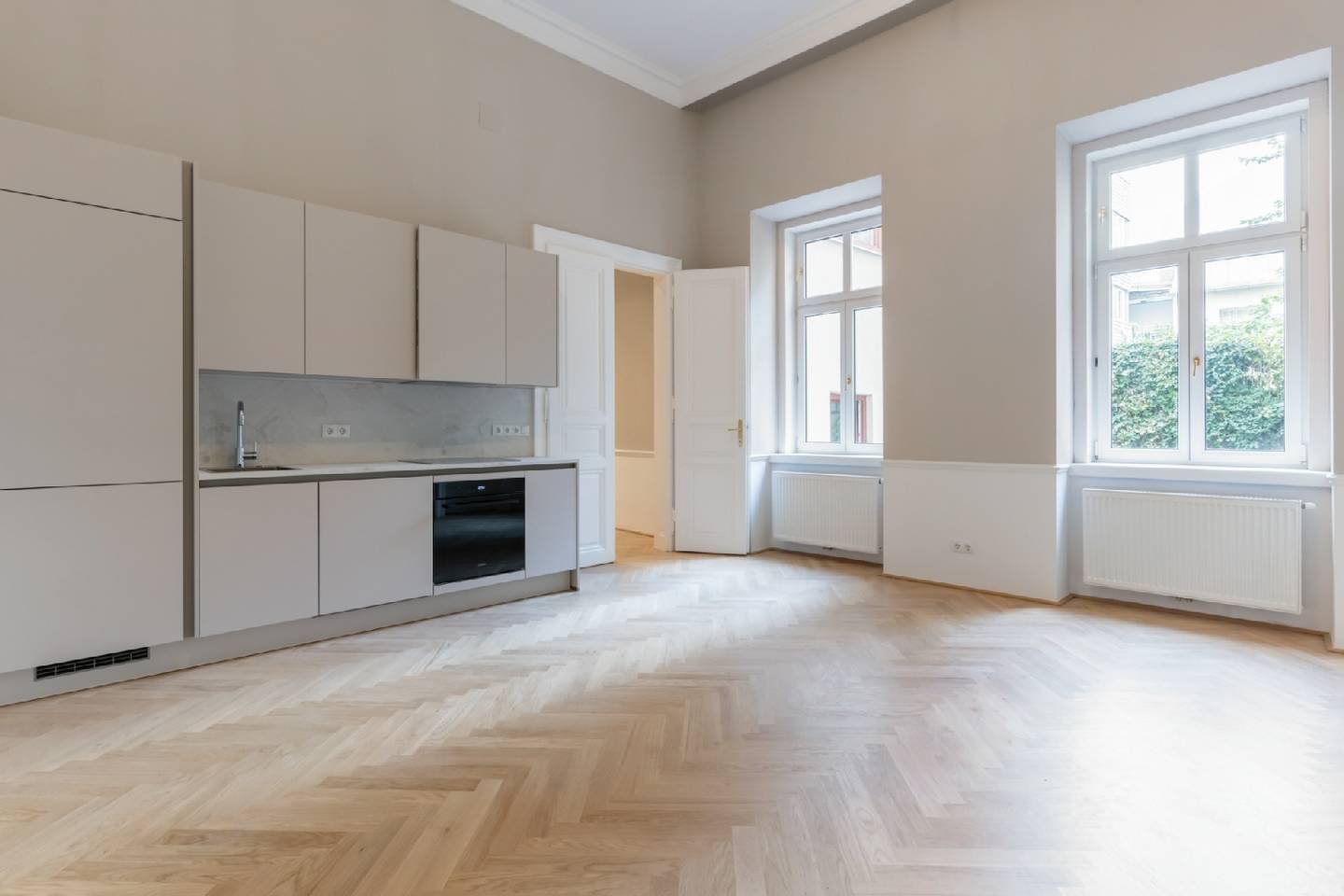 Altbauwohnung with private terrace and herringbone parquet
