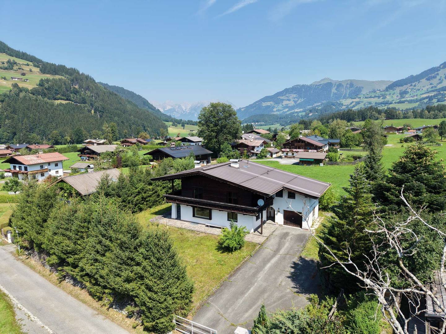 Helle Ferienwohnung mit Panoramablick und Ausbaupotenzial