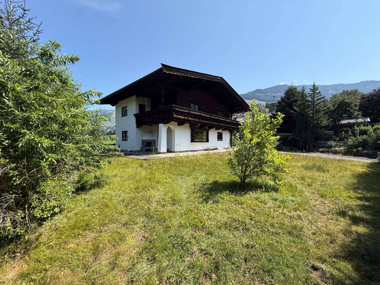 Helle Ferienwohnung mit Panoramablick und Ausbaupotenzial