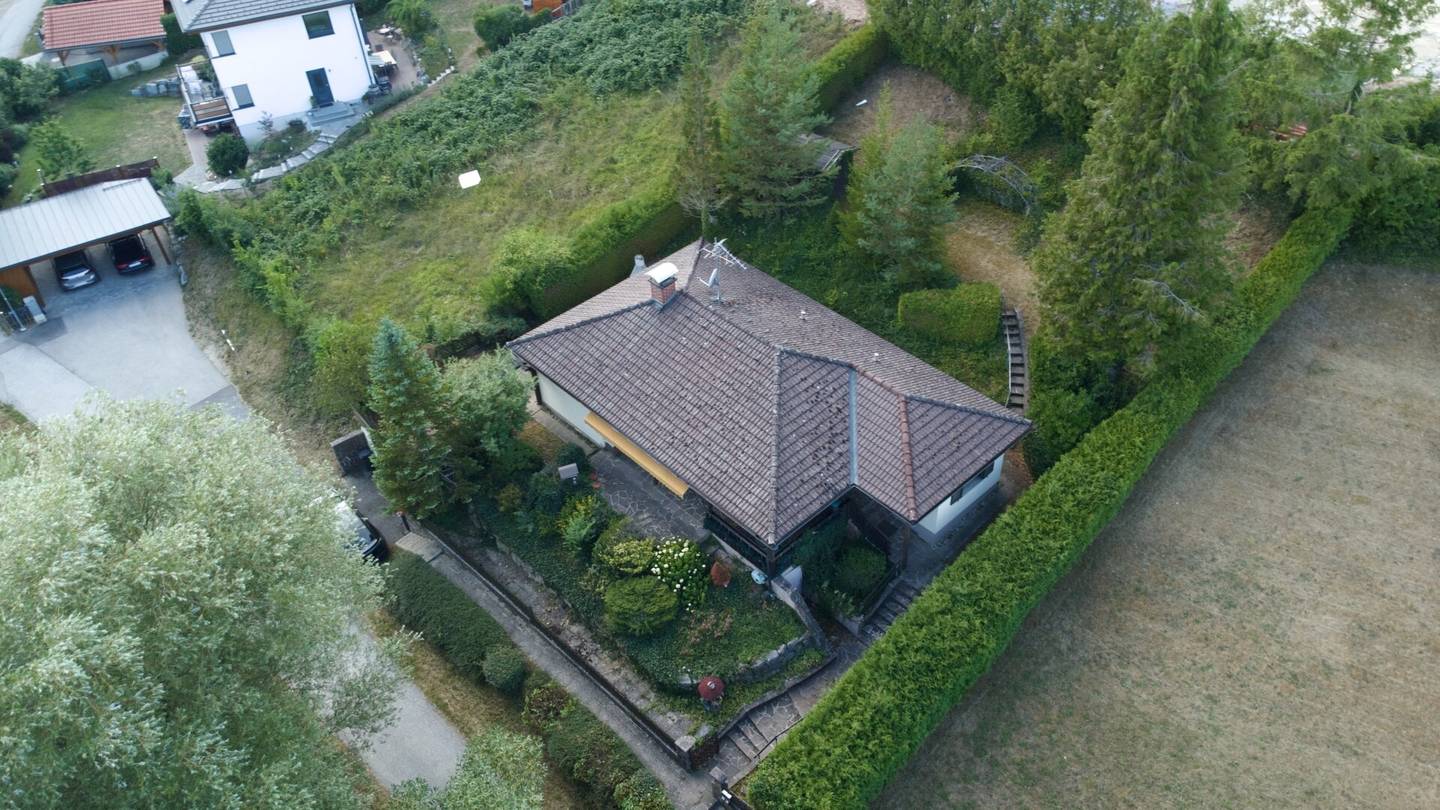 Well-maintained bungalow in a quiet location in Alland with garden idyll