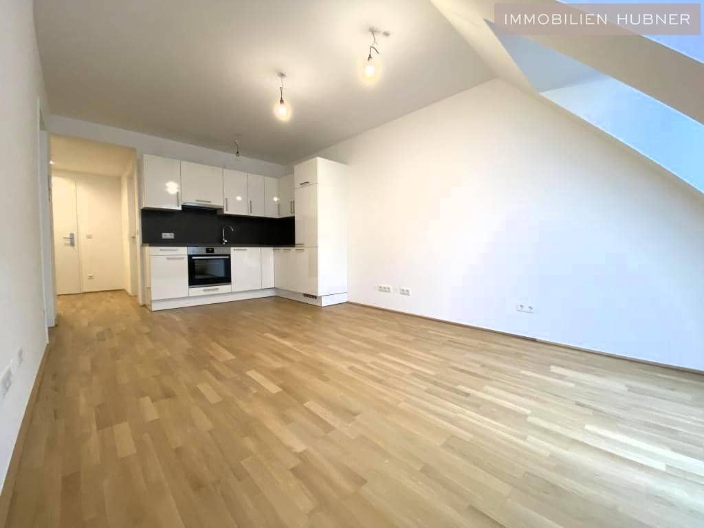 Lichtdurchflutete Dachgeschosswohnung mit Terrasse