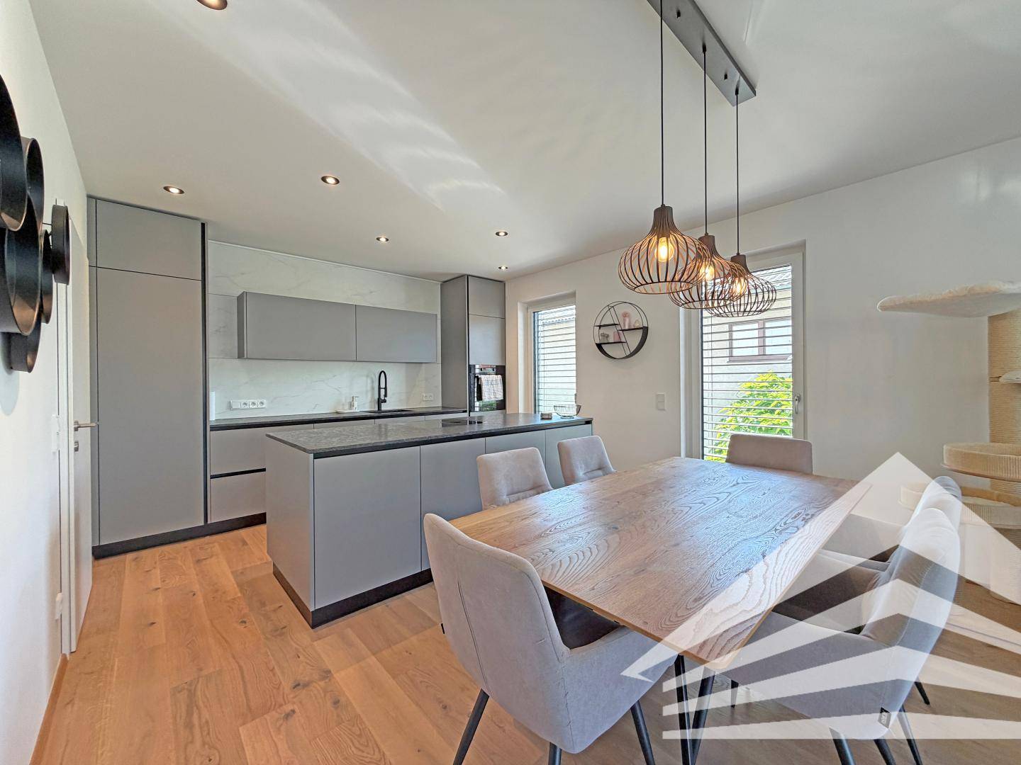 High quality new build wohnung with large terrace and underground parking