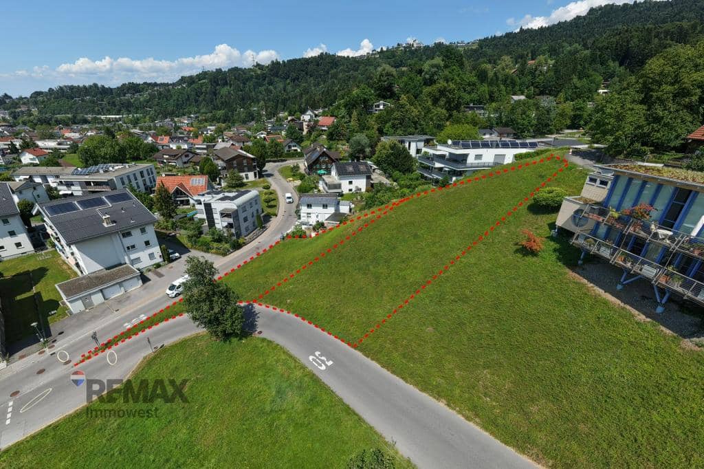 Zentrale Lage am Dorfplatz Wohnung mit Gartenpotenzial