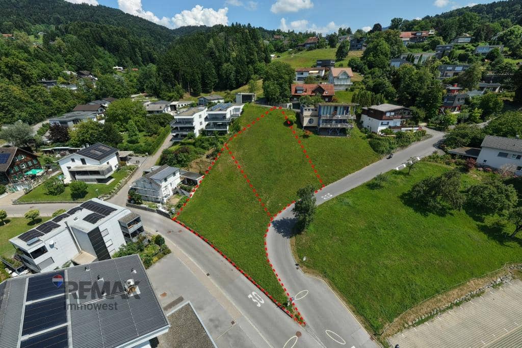 Zentrale Lage am Dorfplatz Wohnung mit Gartenpotenzial