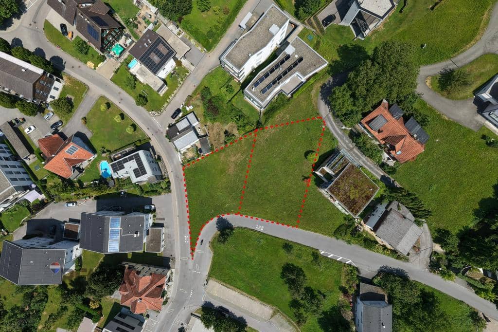 Zentrale Lage am Dorfplatz Wohnung mit Gartenpotenzial