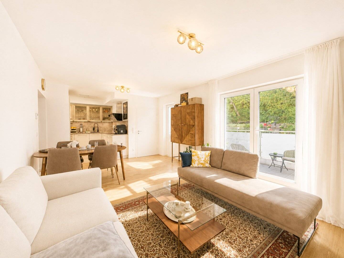 EXKLUSIVES WOHNEN AN DER DONAU IM GRÜNEN: traumhafter Blick I großzügiger Balkon I moderne &amp; hochwertige Einbauküche I Fußbodenheizung &amp; Raffstores