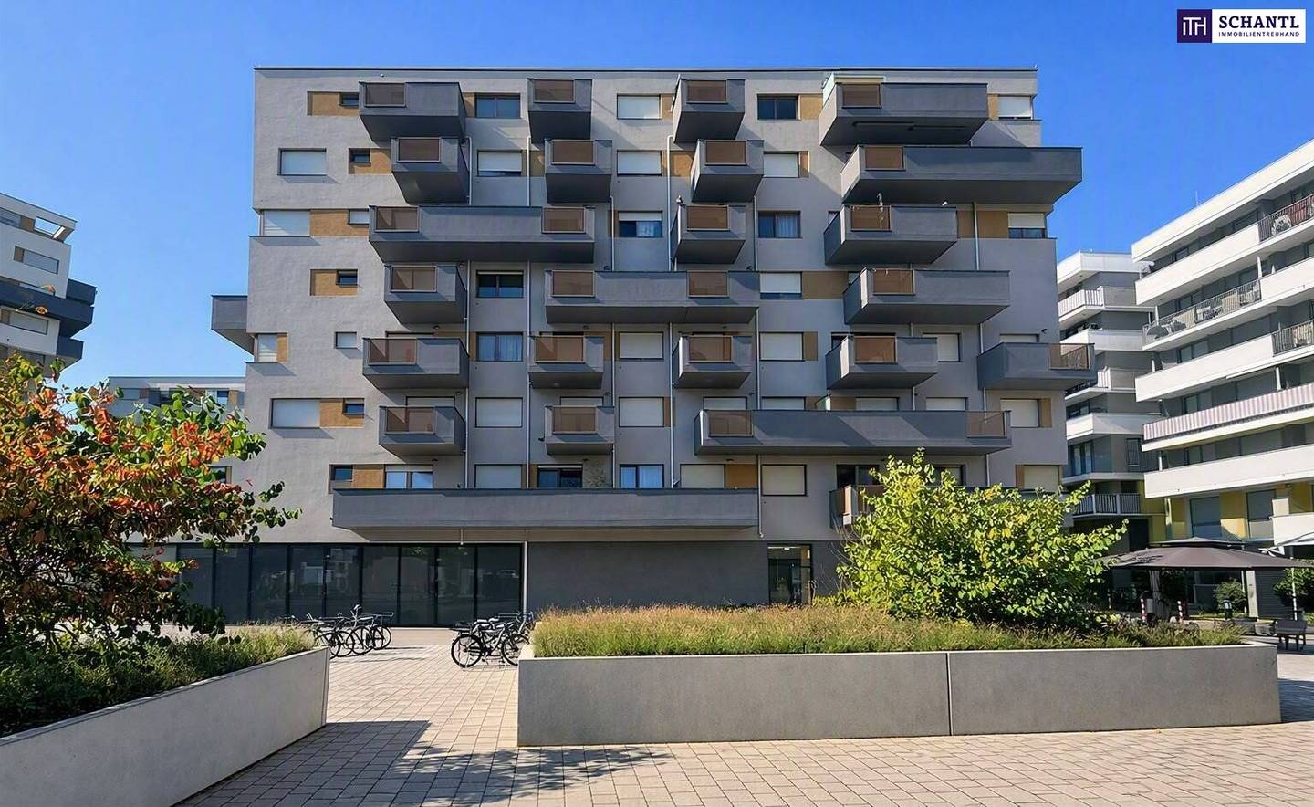 Urban Chic im 22.: Traumhafte 2‑Zimmer‑Wohnung mit sonniger Freifläche!