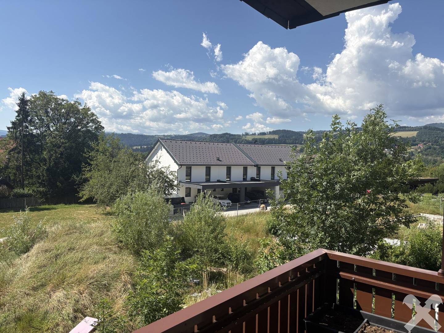 Wohnung mit Loggia in ruhiger Lage und überdachtem Stellplatz