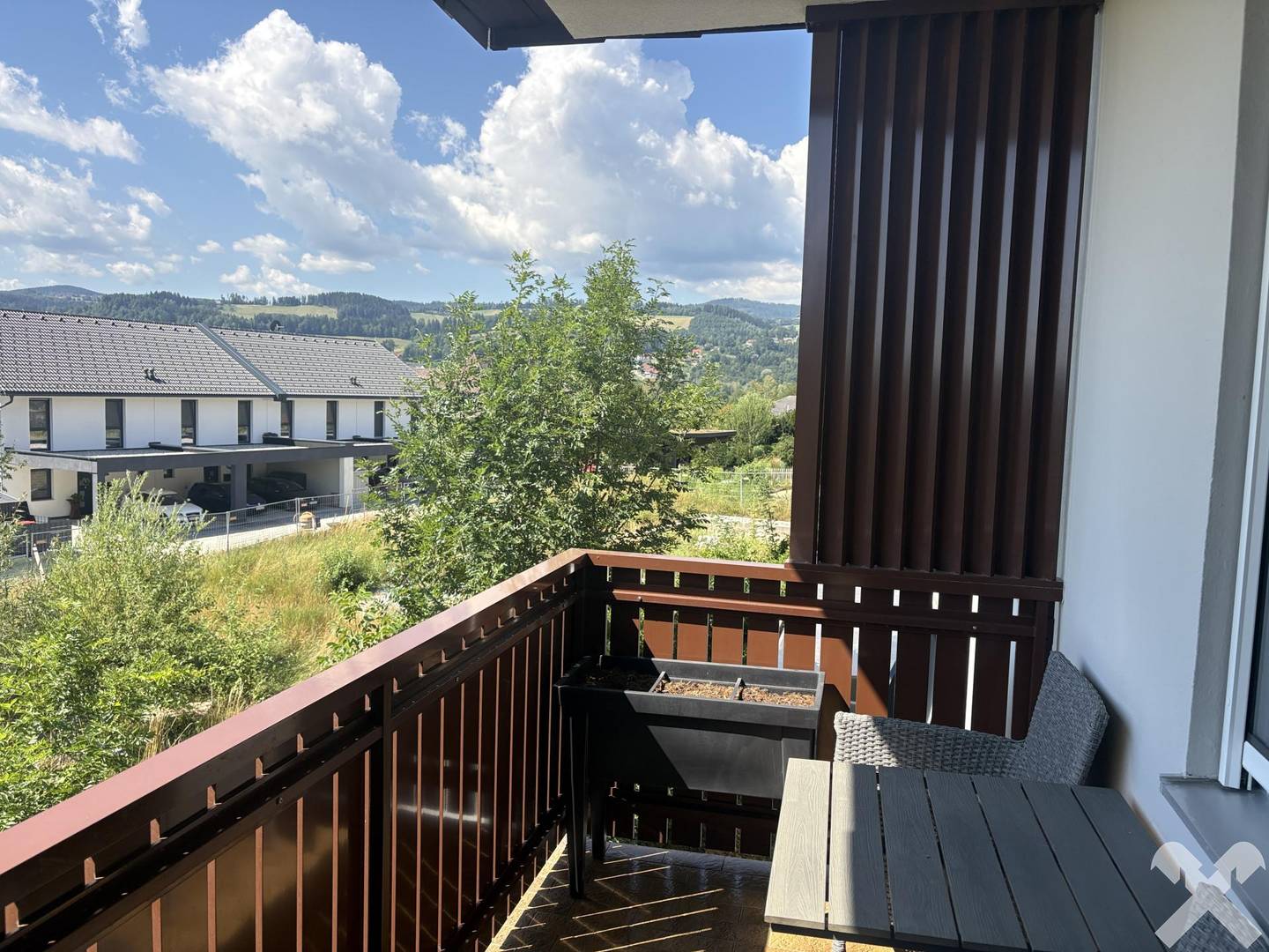 Wohnung mit Loggia in ruhiger Lage und überdachtem Stellplatz