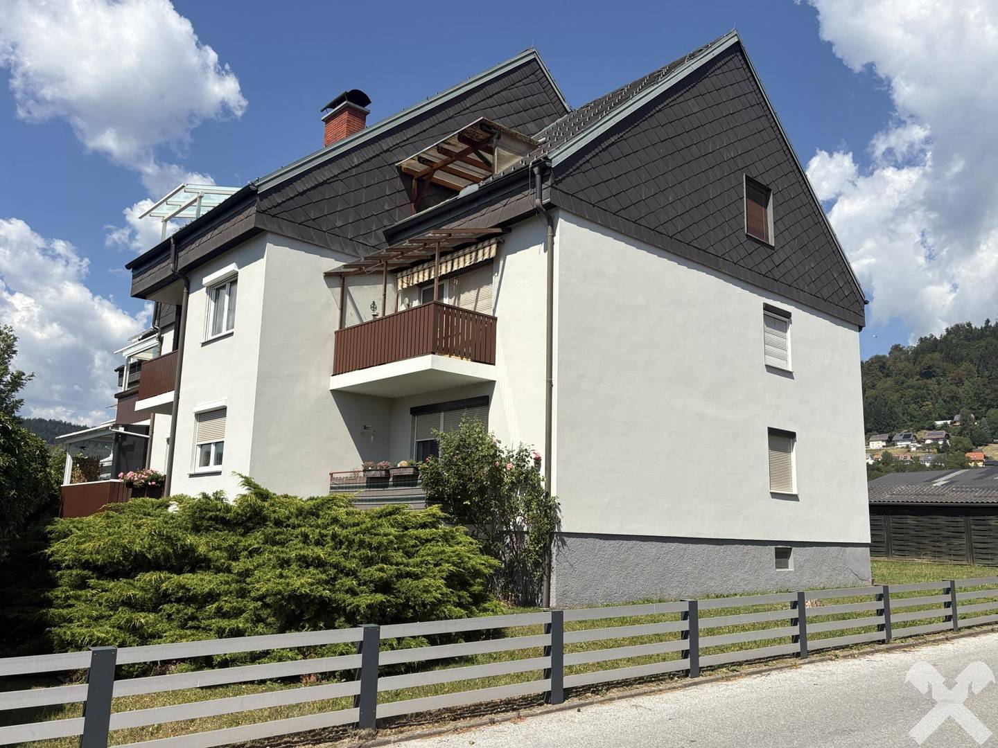 Wohnung mit Loggia in ruhiger Lage und überdachtem Stellplatz