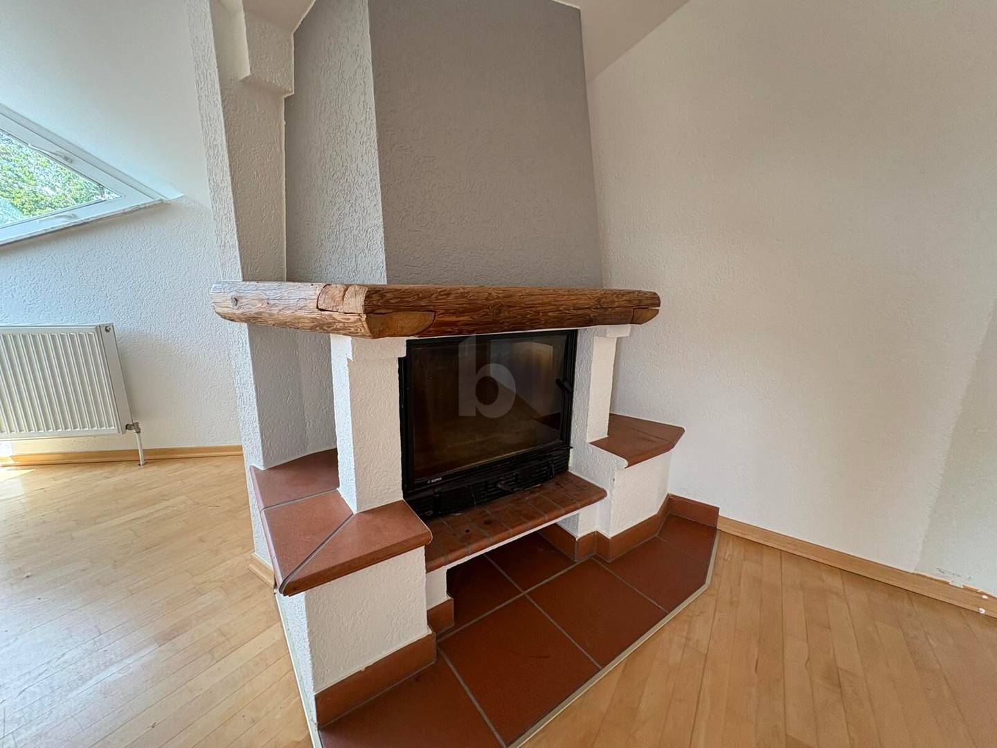 Dachgeschosswohnung bezugsfertig mit zwei Stellplätzen
