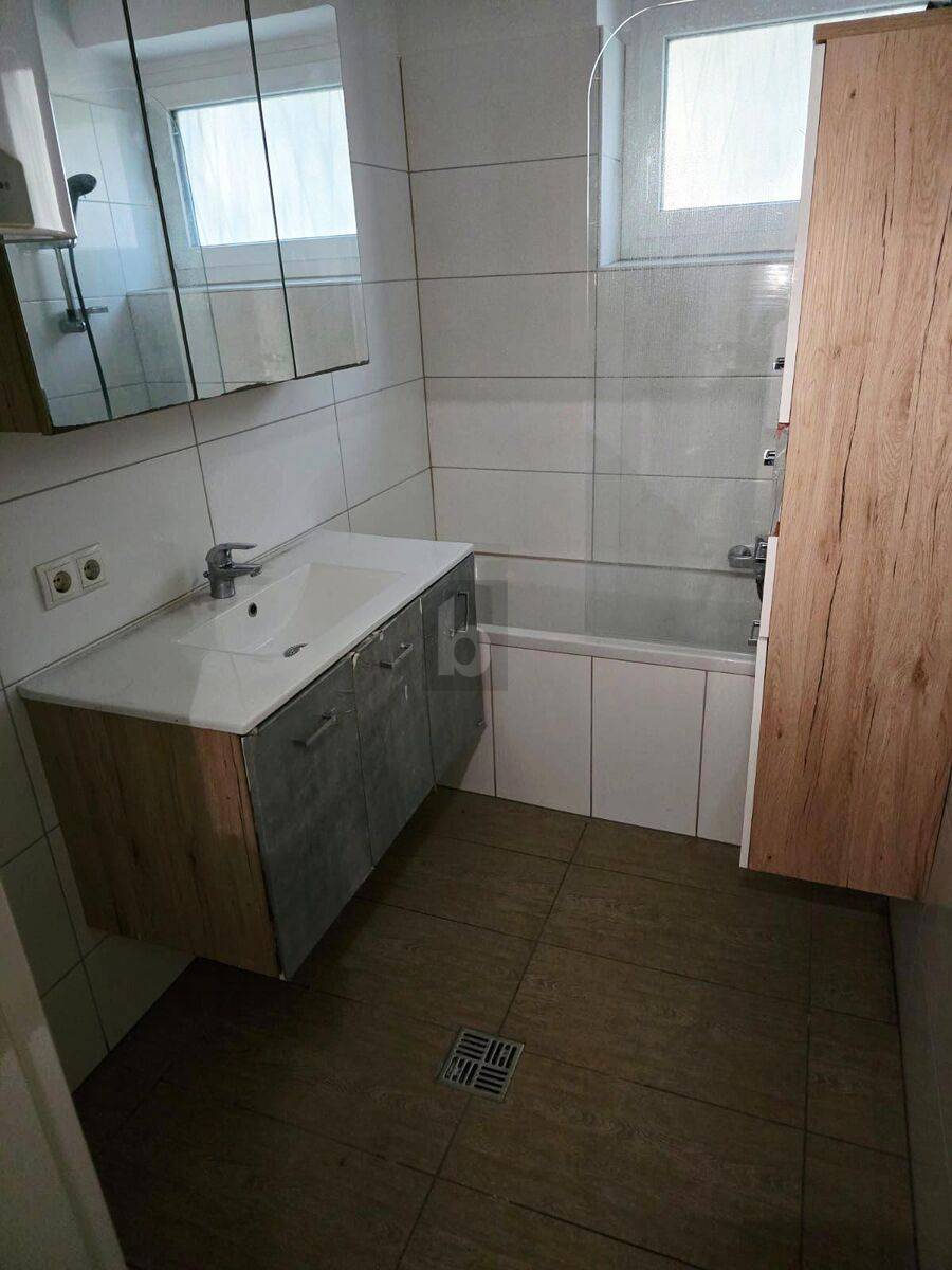 Helle Erdgeschosswohnung mit guter Anbindung