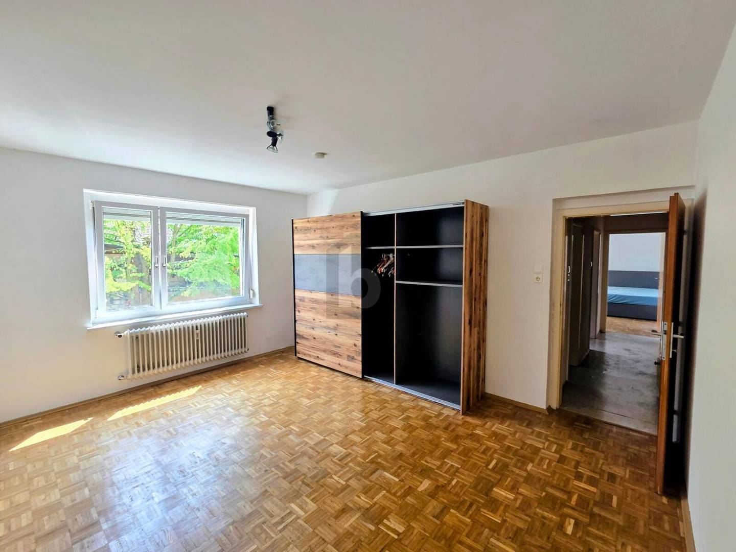 Quiet apartment with balcony and morning sun