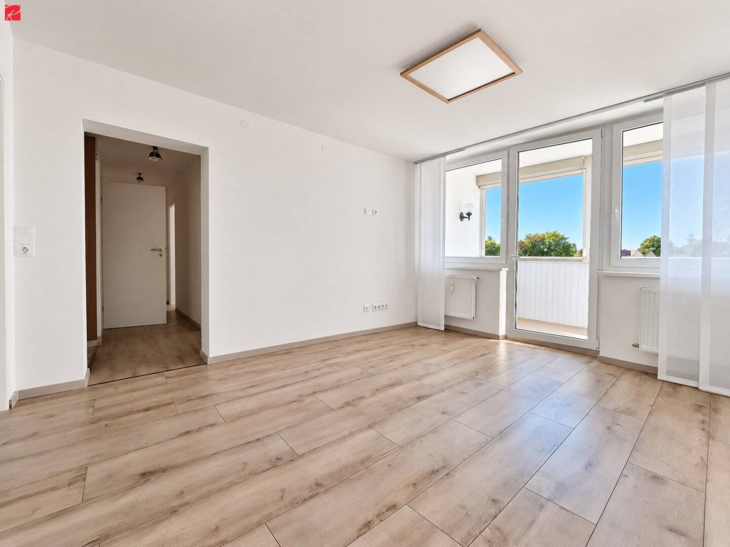 Modernisierte Wohnung mit zwei sonnigen Loggien
