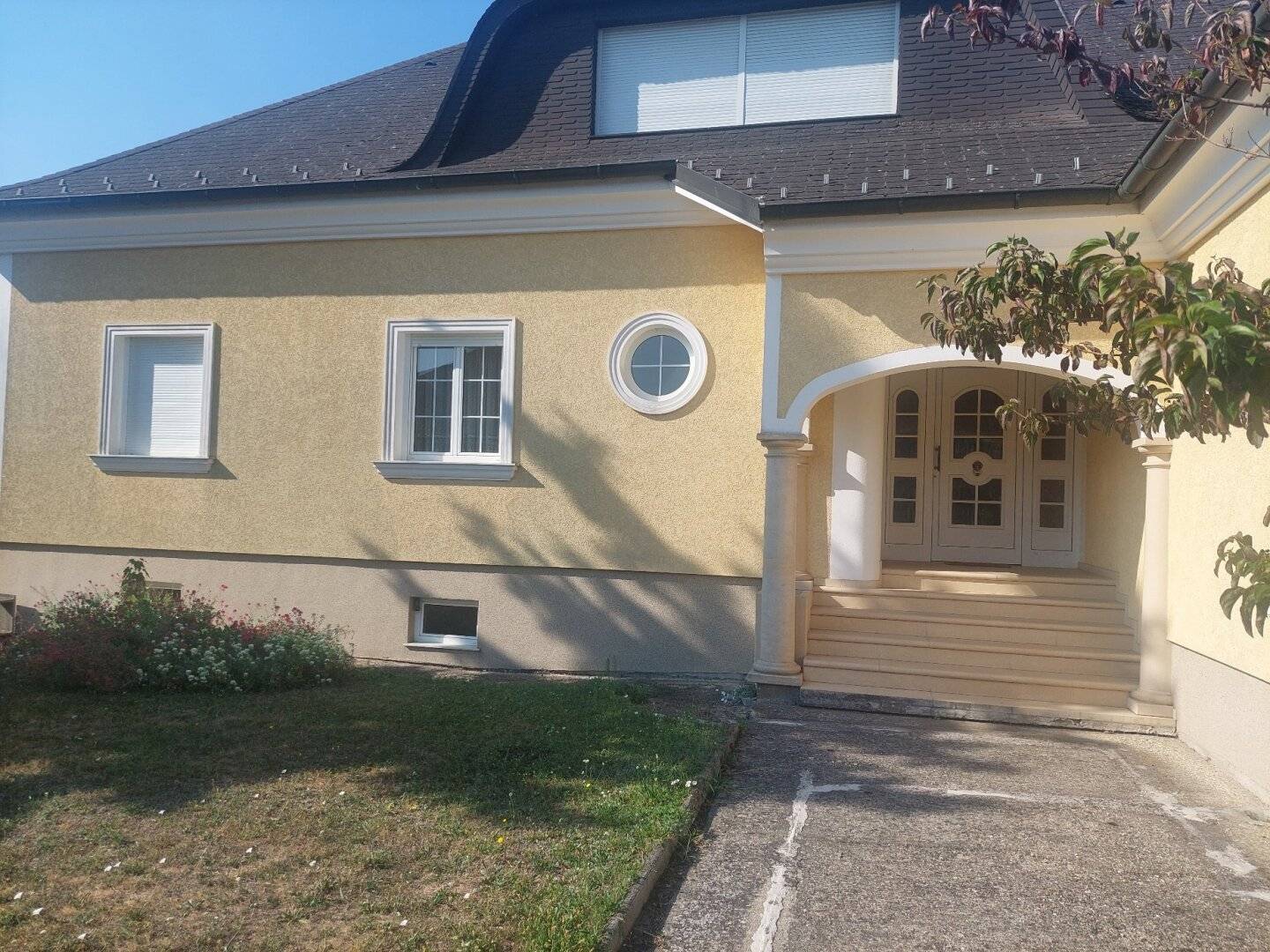 2422 Pama -  repräsentatives  Einfamilienhaus mit großem Grundstück