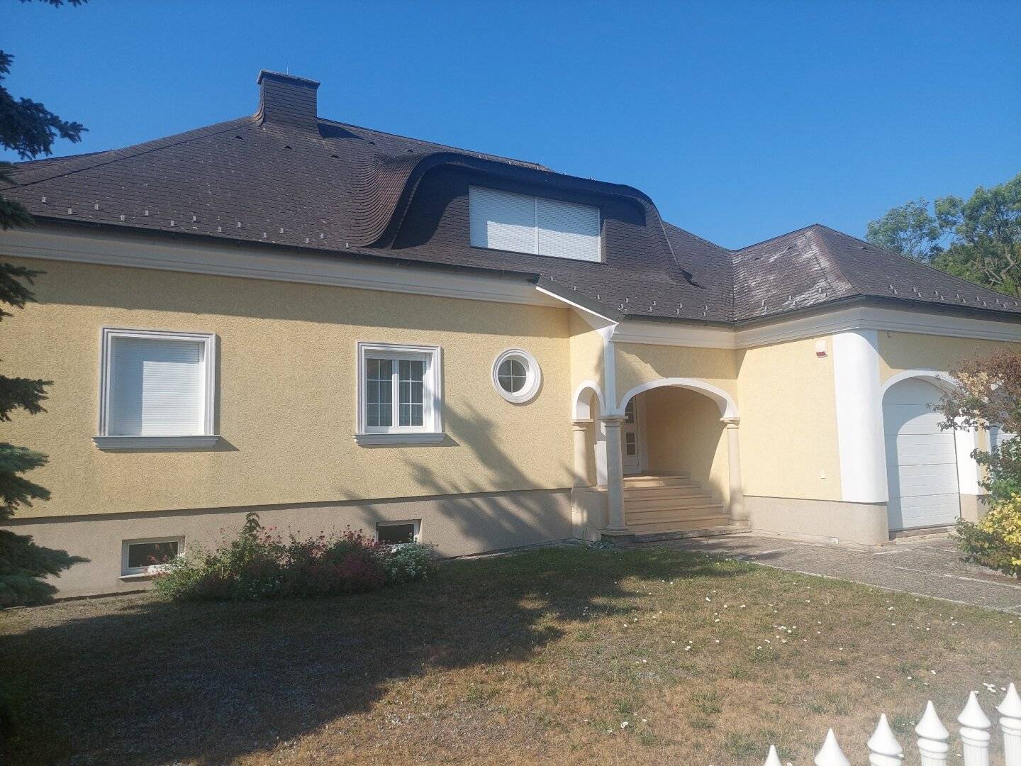 2422 Pama -  repräsentatives  Einfamilienhaus mit großem Grundstück