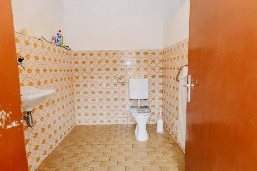 Vom TRAUM zum BAUERNHAUS mi Toreinfahrt, großem gemauerten Stadel uneinsehbarem Innenhof, Schüttkasten mit Gewölbekeller